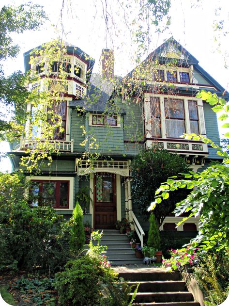 Beautiful green Queen Anne Victorian house with turret-North historic district of Tacoma, WA House Turret, Queen Anne Victorian House, Cottagecore House, Victorian Homes Exterior, Victorian Style House, Old Victorian Homes, Queen Anne Victorian, Victorian Style Homes, Tacoma Washington