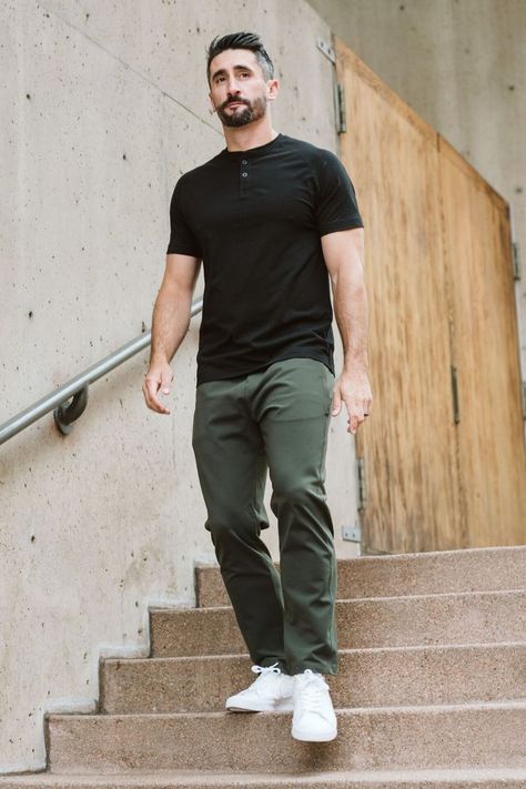 Green Trousers Outfit Men, Olive Green Jeans Outfit, Olive Pants Men, Olive Jeans Outfit, Fashion Outfits For Men, Green Trousers Outfit, Green Jeans Outfit, Black Shirt Outfit Men, Olive Green Pants Outfit