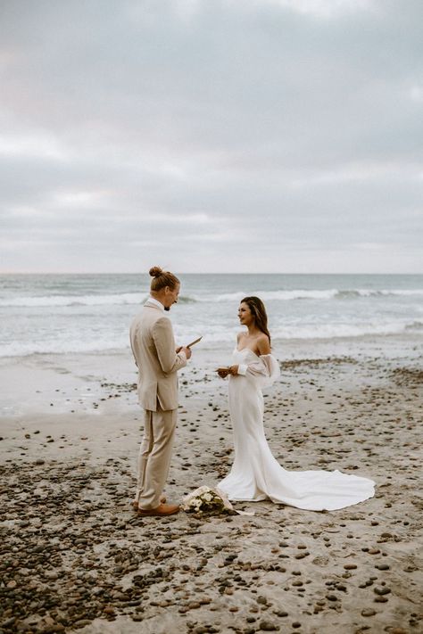 Beach Wedding Pics, Small Beach Weddings, Wedding In Florida, Best Places To Elope, Dream Beach Wedding, Beachy Wedding, Beach Wedding Colors, Honeymoon Photos, Places To Elope