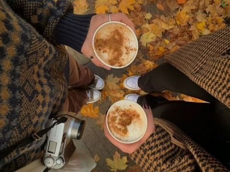 Estilo Rory Gilmore, Herbst Bucket List, Gilmore Girls Seasons, Fall Mood Board, Pumpkin Spice Season, Fall Inspo, Fall Feels, Fall Is Here, Foto Ideas Instagram