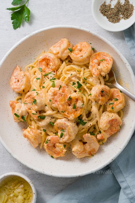 Spaghetti With Seafood, Prawns And Spaghetti, Sea Food Pasta, Prawns Pasta, Spaghetti Shrimp, Spaghetti Seafood, Man Dinner, Pasta With Prawns, Creamy Coconut Shrimp