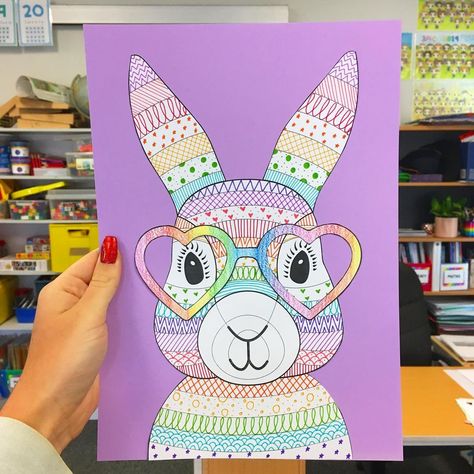 We can't get enough of your fun and colourful bunnies; keep them coming! 🐰   If you're still in the classroom next week, be sure to download our FREE Funky Bunny template for your students to create.   📸 @miss.hateleys.classroom 💚 Easter Art 3rd Grade, 2nd Grade Easter Art Projects, Funky Bunny Art, Easter Art Elementary, Easter Art Projects For Middle School, Bunny Art For Kids, Bunny Art Projects, Easter Art Project, Easter Bunny Template