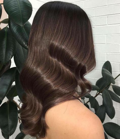 Sleek Wavy Brunette Hairstyle Toffee Highlights, Aesthetic Chocolate, Dark Chocolate Brown Hair, Hair Levels, Rambut Brunette, Brunette Ombre, Brown Hair Shades, Chocolate Brown Hair Color, Hair Color Chocolate