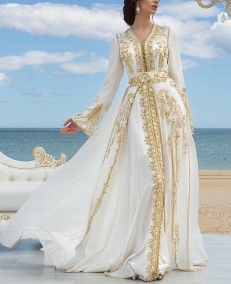 Dress Arabic, Moroccan Kaftan Dress, Mother Dress, Golden Lace, Moroccan Kaftan, Moroccan Fashion, White Evening Dress, Moroccan Dress, Womens Prom Dresses