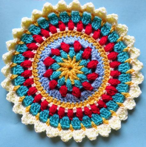 Mandala Tutorial, Mandala Crochet, Crochet Bunting, Crochet Placemats, Happy Bunny, Confection Au Crochet, Crochet Mandala Pattern, Crochet Circles, Crochet Simple