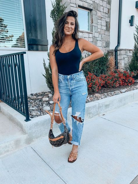 Halloween Brunch Outfit, Mom Fashion Inspo Outfits, Cute Outfit With Tennis Shoe, Chic Mom Outfits Summer, Mom Jean Outfits Summer, Cute Mom Summer Outfits, Casual Cruise Outfits, Body Suits And Jeans, Mom Jeans Summer Outfit