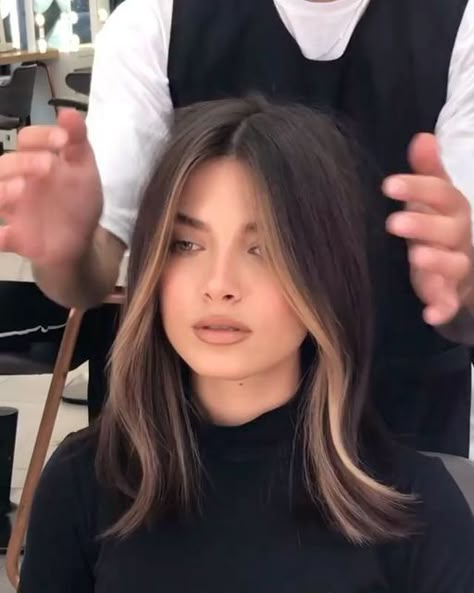 Hair Contouring, Hair Color Underneath, Brunette Hair With Highlights, Dark Hair With Highlights, Brown Hair Balayage, Chic Hairstyles, Hair Inspiration Color, Hair Envy, Core I7