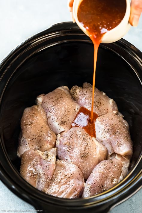 Sweet Chili Chicken Crockpot Recipe - No Spoon Necessary Sweet Chili Recipe, Sweet Chili Chicken, Slow Cooker Chicken Thighs, Chili Sauce Recipe, Chili Chicken, Slow Cooker Bbq, Crockpot Recipe, Chicken Crockpot, Crockpot Dishes