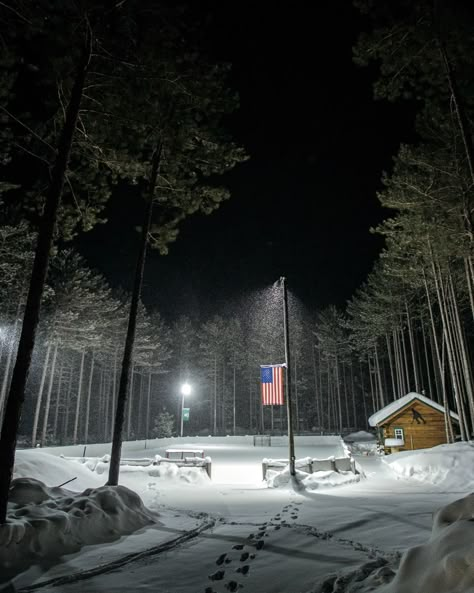 Outdoor Hockey Rink, Backyard Ice Rink, Pond Hockey, Outdoor Rink, Hockey Aesthetic, Teen Aesthetic, Powder Snow, Snow Aesthetic, Chill Zone