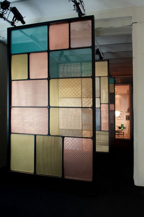 Media Office, متحف فني, Metal Room Divider, Glass Partition Wall, Decorative Screen Panels, Eksterior Modern, Divider Design, Room Divider Screen, Divider Screen