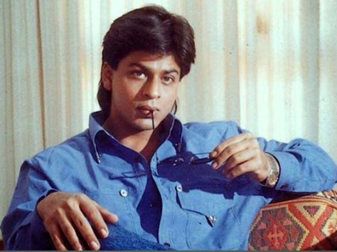 . India Actor, Shah Rukh Khan Movies, King Khan, Bollywood Pictures, Retro Bollywood, Medical School Motivation, 90s Bollywood, King Of Hearts, Hindi Film