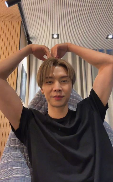 Nct 127 Johnny Wallpaper, Nct Johnny Boyfriend Material, Nct Johnny Wallpaper, Johnny Suh Boyfriend Material, Johnny Suh Wallpaper, Check Wallpaper, Husband Jokes, Nct 127 Johnny, Live Screen