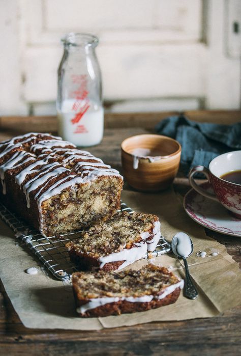 Cinnamon swirl cake that tastes just like cinnamon rolls! | prettysimplesweet.com Cinnamon Swirl Cake, Cake Pretty, Loaf Cakes, Swirl Cake, Cinnamon Roll Cake, Moist Cake, Extra Work, Coffee Cakes, Easy Cinnamon