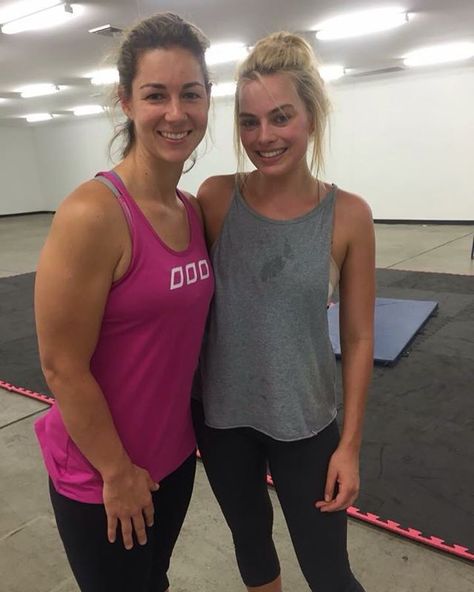 Margot Robbie Trains Jiu-Jitsu! https://www.attacktheback.com/the-ultimate-list-of-celebrity-bjj-practicioners/ Brazilian Jiu Jitsu Women, Jiu Jitsu Women, Bjj Women, Celebrity List, Brazilian Jiu Jitsu, Margot Robbie, Karate, Martial Arts, The Back