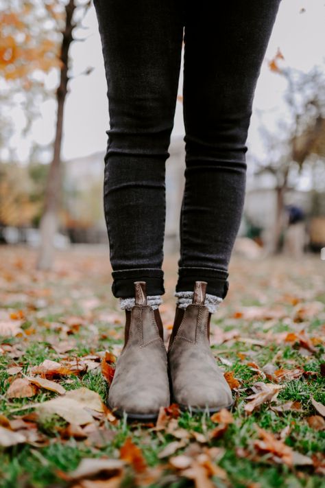 How to Style Blundstone Boots | Sharing My Sole Fall Outfits Women Blundstone, How To Style Blundstones With Jeans, Jeans And Blundstones Outfit, Blundstone Lace Up Boots, Blind Stone Boots Outfit, What To Wear With Blundstone Boots, Blundstone Boots Outfit Women, Dresses With Blundstone Boots, Blundstone Style Woman