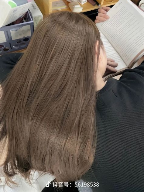 Taupe Hair, Brown Hair Korean, Pelo Cafe, Beige Hair, Korean Hair Color, Brown Hair Looks, Brown Hair Inspo, Short Hair Lengths, Haircuts For Medium Hair