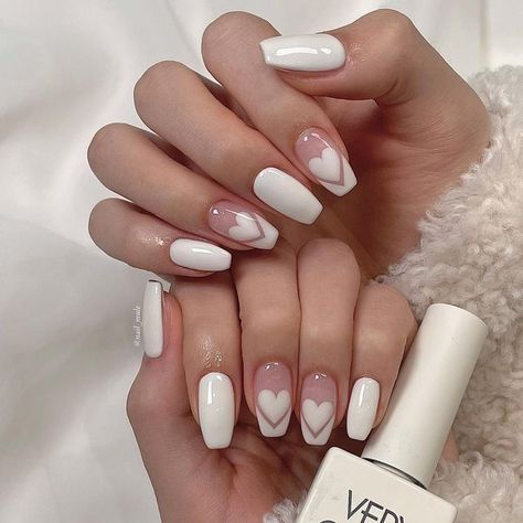 Nail Design Pink And White, Bad Nail Designs, Summer Nails White Design, White Nails Easy, Nail Designs With White, Easy Nail Ideas To Do At Home, White Cute Nails, Wedding Nails Pink, Interesting Nail Designs