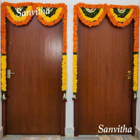 Door Flower Decoration Entrance, Main Door Decoration Ideas, Flower Toran Designs Doors, Marigold Garland Decoration, Main Door Decoration, Marigold Flower Decoration, Decoration Ideas With Flowers, Door Decor Wedding, Door Flower Decoration