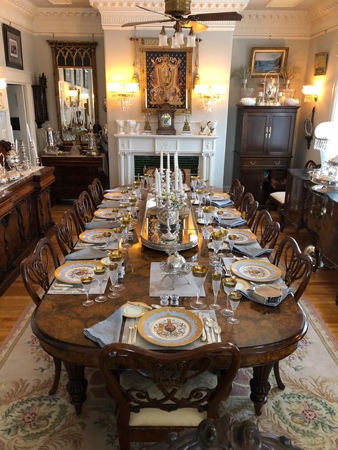 Extravagant Dining Room, 19th Century Dining Room, 1910s Dining Room, Old Dining Room Aesthetic, Two Dining Rooms, Victorian Homes Interior Dining Rooms, Old Money Aesthetic Dining Room, Old Fashion Dining Room, Old Money Table Decor