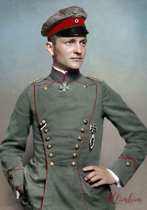 Manfred Von Richthofen, Ww1 Soldiers, Flying Ace, Colorized Photos, German Uniforms, German History, Red Baron, Fighter Pilot, German Army