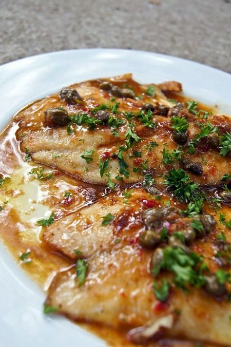 Fish Tilapia, Anchovy Paste, Caper Sauce, Italian Parsley, Idee Pasto, Fish Dinner, Chili Paste, Lemon Sauce, Läcker Mat