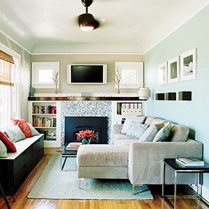 The living room of a 700-square-foot bungalow (with just one closet) requires furniture that serves multiple functions, like the window seat that stores extra blankets. Furnitur Ruang Keluarga, Small Living Room Layout, Narrow Living Room, Tiny House Interior Design, Interior Design Per La Casa, Small Living Room Design, Container Architecture, Tiny House Interior, Living Room Remodel