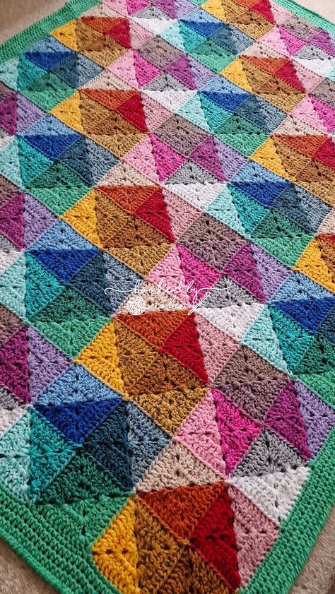 Crochet Two Tone Solid Square Blanket [Free Video Tutorial & Written Pattern!] — Hooked by Robin Two Color Block Crochet Blanket, Three Colour Granny Square, Crochet Squares Afghan Blanket Patterns, Colorblock Crochet Blanket, Two Tone Crochet Blanket, Scrap Yarn Blanket Crochet, Granny Square Patterns Free, Crochet Afghans Easy, Hooked By Robin