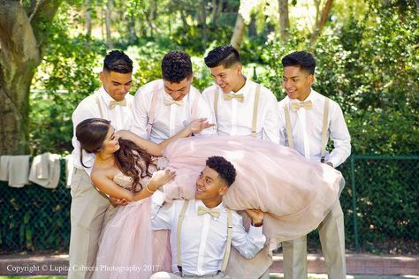 25 Quince Pictures You'll Want to Copy Quinceanera Court Pictures Pink, Quinceanera And Chambelanes Photo Ideas, Quinceanera Court Pictures, Quinceanera Chambelanes, Crazy Poses, Quince Picture Ideas, Quince Court, Quinceanera Court, Quinceañera Photoshoot Ideas