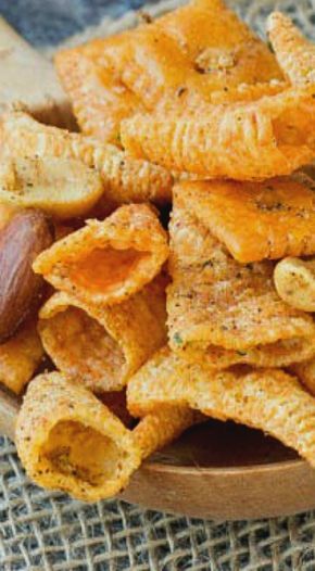 Chex Mix Recipes, Snack Mix Recipes, Crunchy Snack, Cracker Snacks, Chex Mix, Salty Snacks, Finger Food Appetizers, Boy Scout, Party Food Appetizers