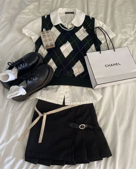 Instagram post by @luckydaygirl • Oct 19, 2021 at 2:19am UTC Cute Outfits With Sweater Vest, Burberry Style Outfit, Chanel Outfit Winter, Argyle Sweater Aesthetic, Old Chanel Outfit, Old Money Fits Aesthetic, Expensive Style Aesthetic, Burberry Vest Outfit, Chanel Vest Outfit