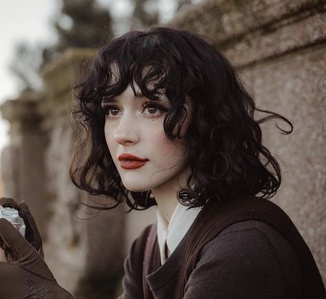 Dark Academia Hair Styles Short, Dark Academia Make Up Look, Dark Academia Makeup Aesthetic, Short Dark Academia Hair, Short Black Hair Face Claim, Dark Academia Eye Makeup, Dark Acedamia Makeup Looks, 1920s Face Claim, Dramatic Movie Scenes