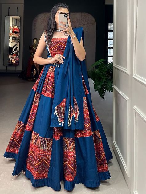 Introducing the wonderful blue foil work cotton navratri wear lehenga choli, a stunning outfit that is perfect for your Navratri celebrations. Made from high-quality blue cotton material, this lehenga features exquisite digital printed and foil work that adds a touch of elegance and charm. It is a ready-to-wear ensemble that comes with a blue choli and a cotton dupatta, both adorned with cowrie (Kodi) work touchup. When it comes to benefits, this navratri lehenga choli offers a multitude of adva Cotton Lehenga Designs, Embroidery Lengha, Colourful Lehenga, Navratri Outfits, Chaniya Choli Designs, Nativity Stable, Indian Wedding Lehenga, Cotton Lehenga, Trendy Outfits Indian