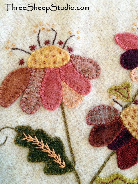 Wool Applique Quilts, Penny Rug Patterns, Wool Felt Projects, Wool Applique Patterns, Crewel Embroidery Kits, Felted Wool Crafts, Wool Quilts, Wool Embroidery, Felt Embroidery