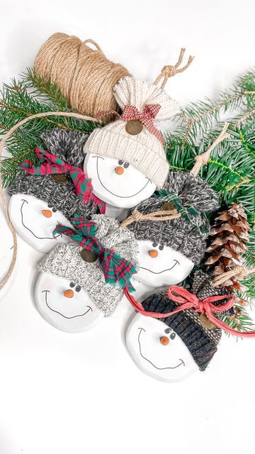 Craft For Christmas Decorations, Crafts Using Cans, Big Snowman Diy, Make A Snowman Craft, Snowman Christmas Ornaments Diy, Diy Snowmen Ornaments, Handmade Kids Ornaments, Cute Diy Ornament Ideas, Unique Fall Crafts To Sell