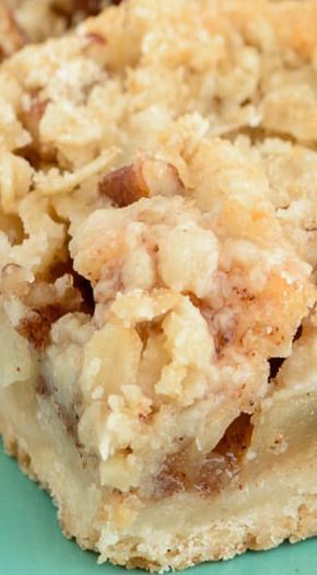 Apple Strudel Bars Recipe, Apple Bars Recipes, Apple Shortbread Bars, Easy Apple Pie Bars, Apple Bar Recipes, Baking Bars, Squares Recipes, Apple Pie Bars Recipe, Apple Center