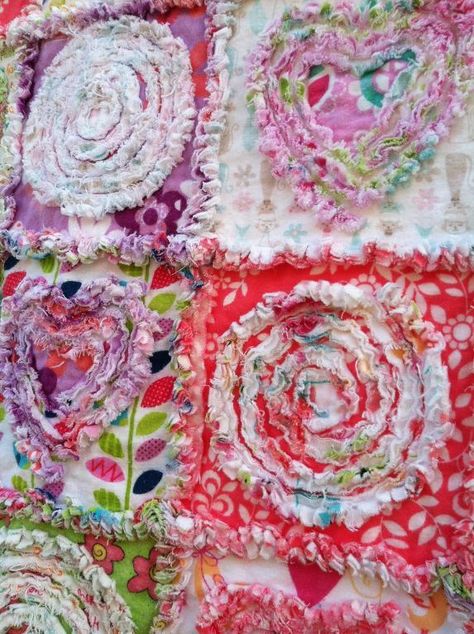 Quilting: Summer in the Park Rag Quilt  42'x49'  This is adorable - I need to re-teach myself a few things! Summer In The Park, Rag Quilting, Rag Quilt Patterns, Block Quilts, Sewing Quilts, Rose Quilt, Quilt Care, French Rose, Patch Aplique