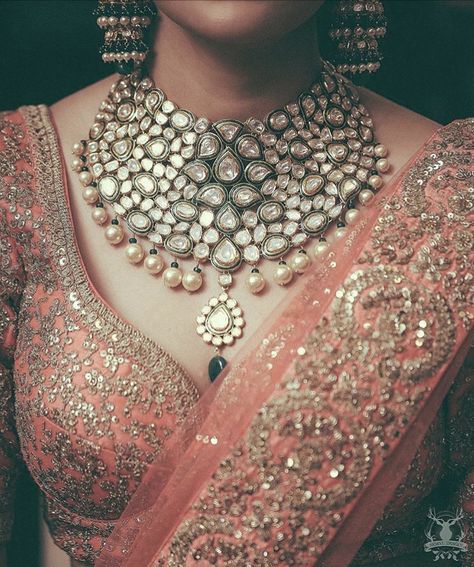 Perfect combination Indian Bridal Jewelry Kundan, Pengantin India, Indian Bridal Fashion, Bridal Fashion Jewelry, Wedding Jewellery Collection, Mehendi Design, Desi Wedding, Indian Wedding Jewelry, Bridal Jewellery Indian