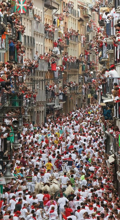 San Fermines Pamplona Spain, Plan For Life, Basque Country, Europe Summer, Drop Dead, Pamplona, Travel Memories, Culture Travel, Spain Travel