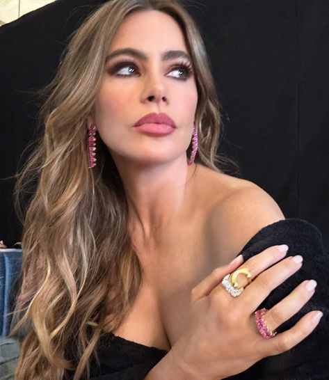 Sofia Vergara Blonde, Sofia Vergara Hair Color, Sofia Vergara Hair, Sofia Vergara Hot, Ash Blonde Hair Balayage, Sofia Vergara Style, Sophia Vergara, Ash Blonde Hair, Balayage Hair Blonde