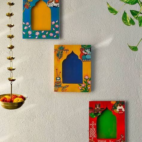 Diwali Wooden Decor, Cardboard Crafts For Wall Decor, Diy Jharokha, Jharokha Decor Diy, Jharokha Designs, Flower Art Collage, Cardboard Wall Hanging, Paint A Mirror Frame, Paint A Mirror