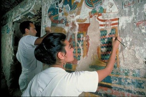 Archaeologist Aesthetic, Nefertiti Tomb, Anthropology Books, Queen Nefertari, Art Conservation, Art Restoration, Sculpture Textile, Conservation Art, Queen Nefertiti