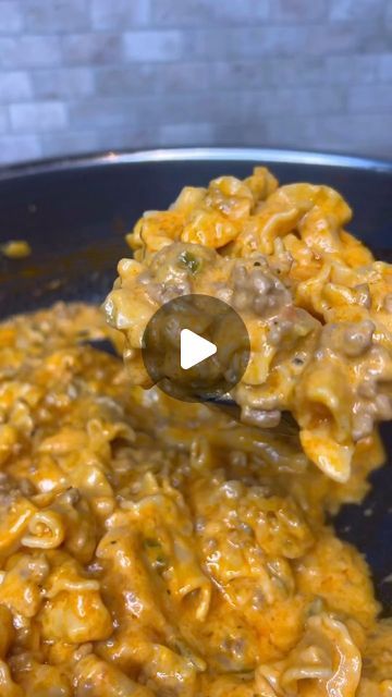 SOLO Woman Magazine on Instagram: "HOMEMADE HAMBURGER HELPER to the RESCUE! 😋🍽  #repost @justlex.x  Baby I grew up on Hamburger Helper, Tuna Helper, Taco Helper, every helper you can think of😫😭 This is the first time as an adult having it, but today it’s 100X better!😮‍💨 Everything is better HOMEMADE🫶🏽 If you’re looking for more affordable $10 meals, be sure to save & share this video☺️  SN: It didn’t look like it made a lot because I had fixed my husband a large bowl before I finished filming😂🫶🏽 But this feeds a family of 4-6 for just $10‼️  Homemade Hamburger Helper:   1.5 lb. ground beef (drain the grease) 1/4 cup diced green pepper  1/4 cup diced yellow onion 1 tbsp tomato paste 1 cup tomato sauce  2 cups chicken or beef broth 1 cup heavy cream 3 cups Campanelle pasta 1-2 cup Lb Of Hamburger Recipes, How To Make Hamburger Helper Better, Taco Hamburger Helper Homemade, Homemade Hamburger Helper Recipes, Taco Hamburger Helper, Rotel Pasta, Hamburger Helper Homemade, Tuna Helper, Campanelle Pasta