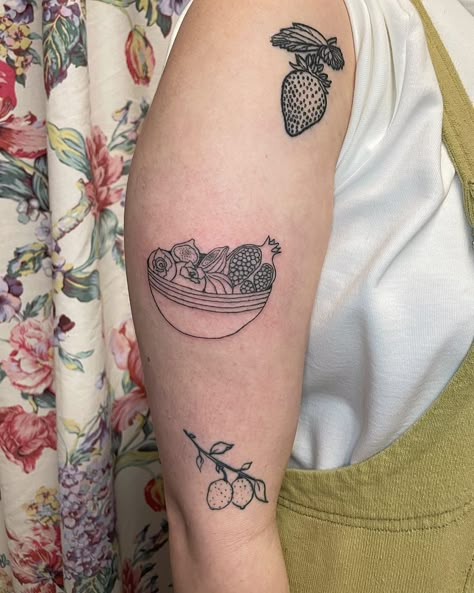 chloe on Instagram: “custom fruit bowl ♥️ . . . . . . . . . #tattoo #blacktattoo #ignoranttattoo #tattoodenver #handpoked #handpoke #handpoketattoo…” Traditional Fruit Bowl Tattoo, Basket Of Fruit Tattoo, Bowl Of Oranges Tattoo, Fruit Salad Tattoo, Bowl Of Fruit Tattoo, Produce Tattoo, Fruit Bowl Tattoo, Fruit Basket Tattoo, Amelia Tattoo