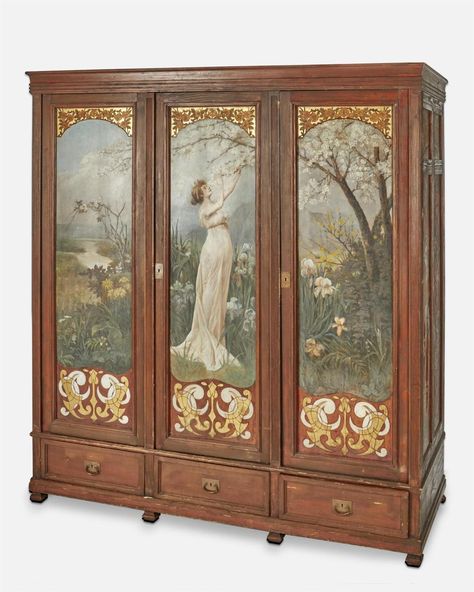 Art Nouveau Living Room, Art Nouveau Bedroom, Salon Art Deco, Art Nouveau Lighting, Motifs Art Nouveau, Painted Armoire, Art Nouveau Interior, Art Nouveau Furniture, Art Nouveau Decor