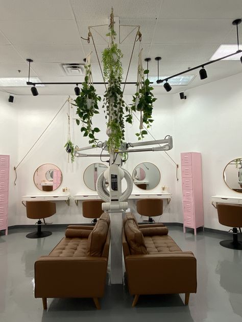 CAPELLI SALON knows Salon inspo, salon interior design, boho salon, salon inspiration. Hair Salon Diy Decor, Disco Salon Decor, Salon Interior Design Boho, Salon Break Room Ideas, Beauty Salon Design Small, Salon Booth Rental, Salon Designs, Beauty Room Salon, Hair Salon Logos