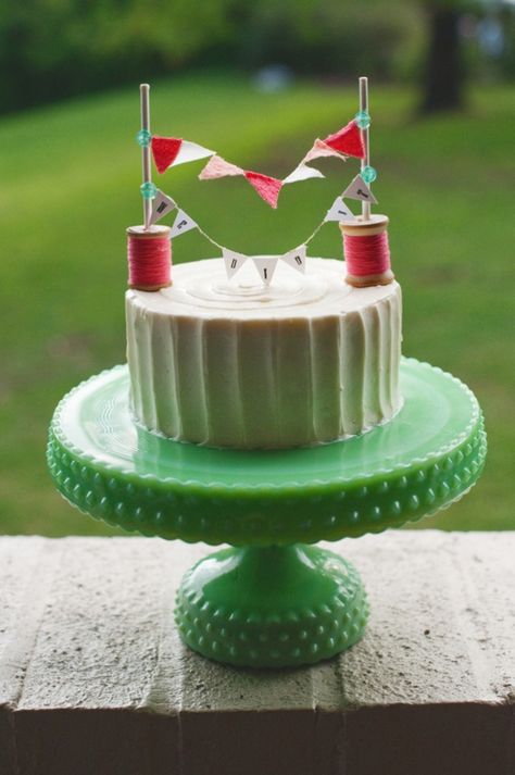 Sewing Party... Vintage Circle Cake, Wire Spool Cake Table Wedding, Vintage Ribbon Cake, Sewing Theme Cake, Spool Wedding Cake Table, Vintage Spools, Sewing Cake, Bunting Cake, Green Milk