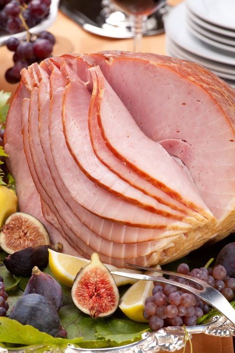 5 Reasons Why Ham Is the Perfect Main Dish for a Buffet — Party Tips from The Kitchn Honey Ham Recipe, Trendy Recipes, Ham Recipes Baked, Christmas Main Dishes, Cold Buffet, Spiral Sliced Ham, Spiced Honey, Christmas Buffet, Honey Ham