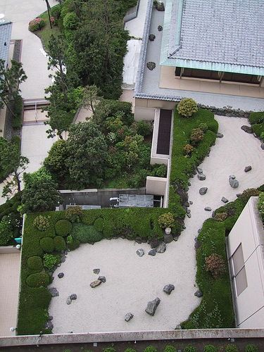 Rooftop Zen Garden.  Visit www.jollylane.com/greenhouse to learn more about our Rapid City greenhouse. Tokyo Bay, Garden Stand, House And Garden, Rooftop Garden, Roof Garden, Foliage Plants, Terrace Garden, Large Plants, Green Roof