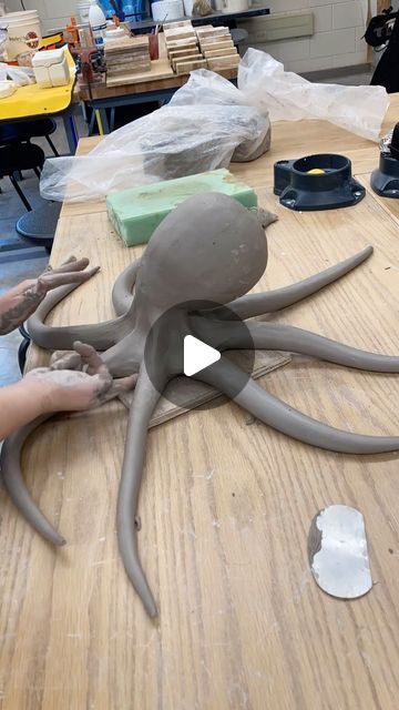 Nina Samuels on Instagram: "Making an octopus 🐙 A surprisingly simple and versatile form!!!" Lovers Sculpture, Underwater Sculpture, Sculpture Lessons, Art Coquillage, Pottery Patterns, Pottery Animals, Sculpture Art Clay, Pottery Videos, Pottery Handbuilding