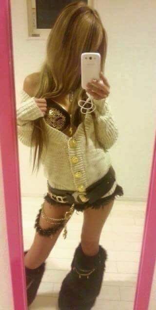 Gyaru fashion Mode Gyaru, Estilo Harajuku, Traveling Abroad, Gyaru Fashion, 2000s Fashion Outfits, J Fashion, Trend Forecasting, The Fashion Industry, Really Cute Outfits